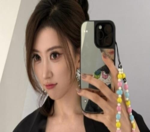 唯嘉曬照：今天是上班的漂亮姐姐，可以穿高跟鞋的漂亮姐姐