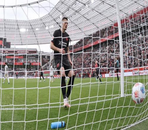 ?？耍撼蔀槭讉€打進五大聯(lián)賽百球的捷克人很棒想要歐冠資格