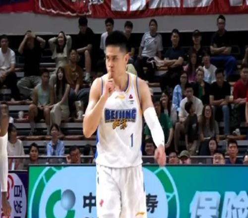 北京險些被廣州逆轉(zhuǎn)！陳盈駿一己之力救許利民，周琦罰球回調(diào)！