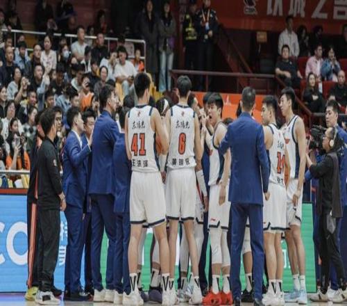 無力吐槽！廣東倆外援三節(jié)瘋狂出手35次，跟隊(duì)記者：都不想看了