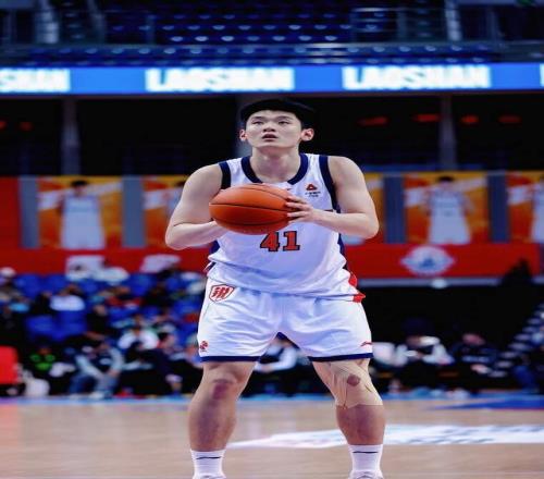 生涯之夜！18歲王洪澤8中7超高效率砍22分8板4助，杜鋒：再接再厲