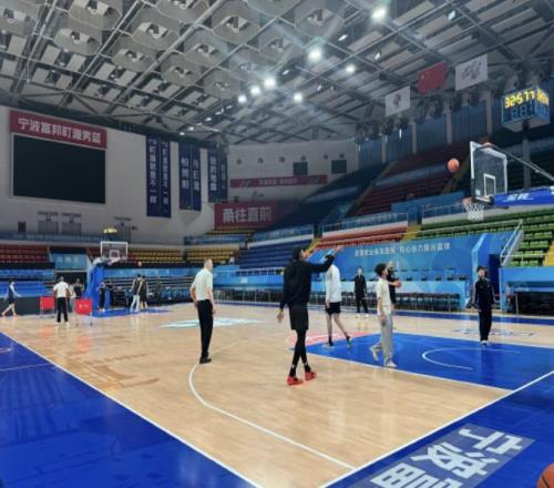 記者：洛夫頓、王哲林留在上海治療，將缺席客戰(zhàn)寧波的比賽