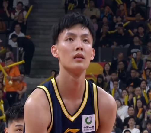 廣東3消息！徐杰最新傷情，麥考爾避免被裁，杜鋒罕見表揚王洪澤