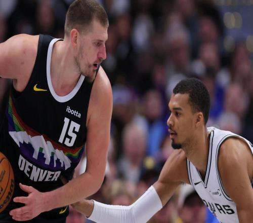 約基奇40分拆穿馬刺11連勝，賽后一句話把文班亞馬捧上神壇