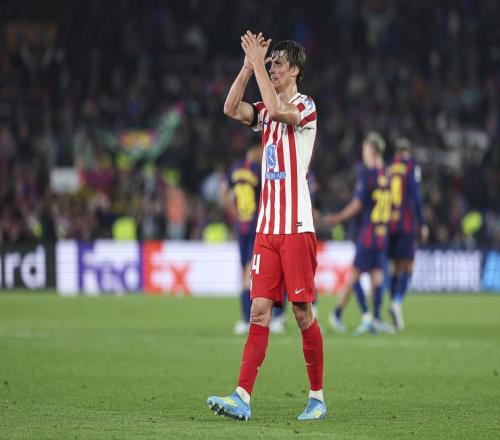 馬競歐冠逃點后衛禁區內用手接門將傳球！巴薩暴怒：正考慮上訴