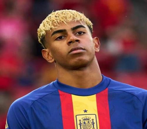 亞馬爾哭了！2億天才蹲地抹淚，馬競全隊圍上去安慰