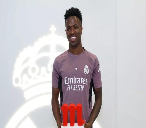 領(lǐng)取皇馬3月最佳球員獎(jiǎng)，維尼修斯：希望能晉級歐冠半決賽