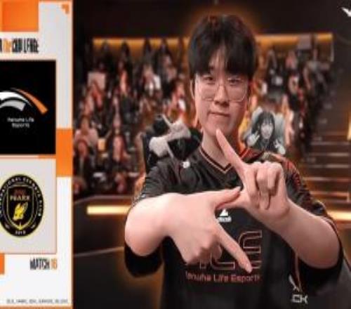 Zeus：連勝心情很好，選納爾因?yàn)閯俾史浅８邇?yōu)點(diǎn)也很多