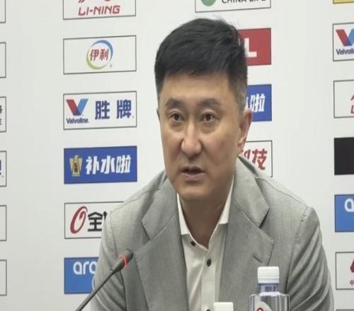 杜鋒：球隊現在很困難，徐杰和胡明軒身體不適依然堅持了下來