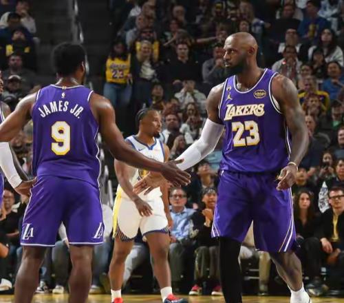 詹姆斯+布朗尼合砍36分9籃板14助攻！父子相互連線創(chuàng)造佳話！