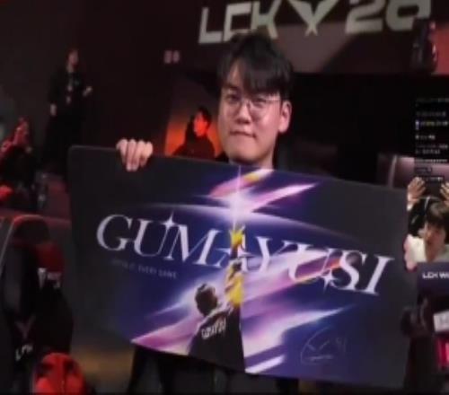 錯付了Bang原本準(zhǔn)備讓Gumayusi做慶祝動作結(jié)果沒有做