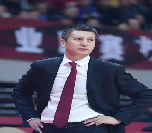 沒想到他是郭艾倫親叔，兩次執教中國男籃，另一個侄子在NBL打球