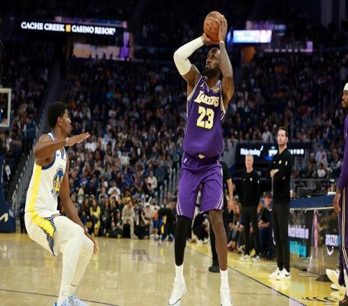 湖人終結5連敗：庫里缺陣勇士19失誤，詹姆斯28分帶隊掀桌