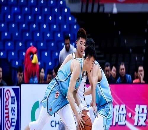 廣東外援獨(dú)撐危局杜鋒戰(zhàn)術(shù)深陷外援依賴?yán)Ь? loading=