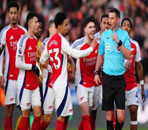 奧利弗執法阿森納出牌次數最多，對利物浦和曼城從未出示紅卡