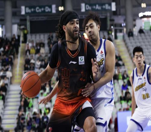 山東男籃客戰浙江贏球難，邱彪重用瓊斯還是斯蒂爾，成為一大看點