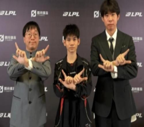 navi找到知音了！Tabe：野區(qū)F6，也是一個(gè)非常重要的獲取資源的點(diǎn)