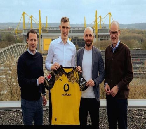 官方：多特蒙德與施洛特貝克續約至2031年