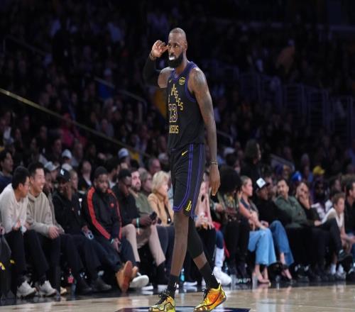 湖人缺2核血洗太陽，詹皇28+12讓29分慘案成真