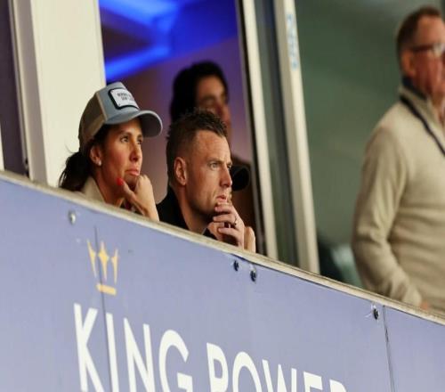 瓦爾迪夫婦觀戰(zhàn)萊斯特城,后者01不敵斯旺西排名英冠第23位