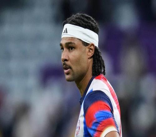 拜仁官方:格納布里因輕微膝蓋不適缺席與圣保利的比賽