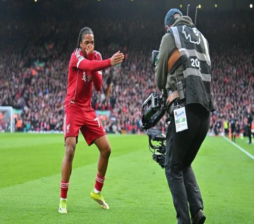 17歲225天，恩古莫哈成利物浦隊史在安菲爾德最年輕英超進球者