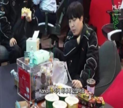 對(duì)隔夜食物格外敏銳Kanavi質(zhì)疑香蕉隔夜引網(wǎng)友熱議：這輩子不會(huì)再吃剩飯