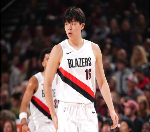 楊瀚森112秒0+0+0+0+0躺贏！隨開拓者大勝升第八根本摸不到球