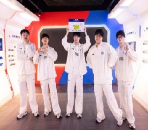 IG發布戰勝WE賽后返圖：一往無前！