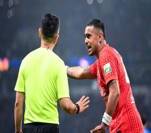 上港提前宣布退出爭冠行列5輪積分距離榜首差10分，又逢傷病潮