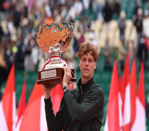 體壇聯(lián)播曼城3比0切爾西，辛納重返世界第一