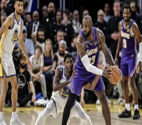 穿過你的襠下的我的手美媒曬圖：勇士為了防詹姆斯啥招都用