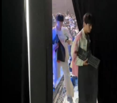 BLG官方分享Daeny教練在后臺等待選手下場：nice操作