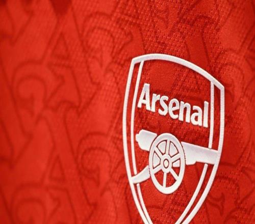 曼城和阿森納差六分，但曼城后面賽程比阿森納難度小很多，所以