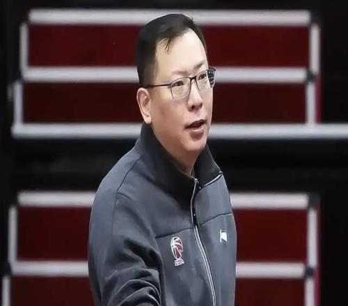 曝遼籃主帥賽季結(jié)束下課，新帥浮出水面，3選1，1人比楊鳴更合適