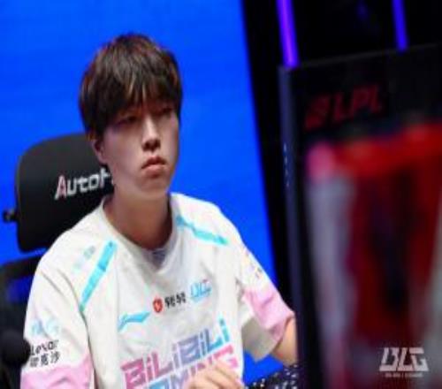 超巨之姿！Bin全場(chǎng)總數(shù)據(jù)8321，對(duì)線壓爆Zika+后撤步秀翻Xiaohu