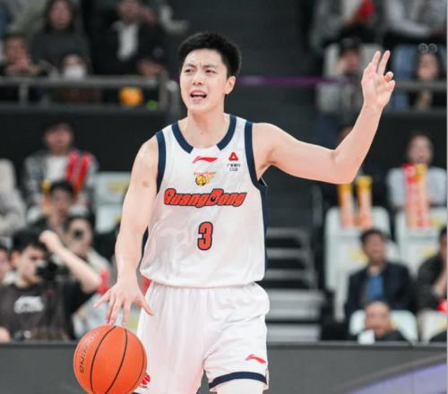 這是國(guó)手+頂薪打18分鐘靠罰球撿2分，球迷：把你的時(shí)間給陳家政