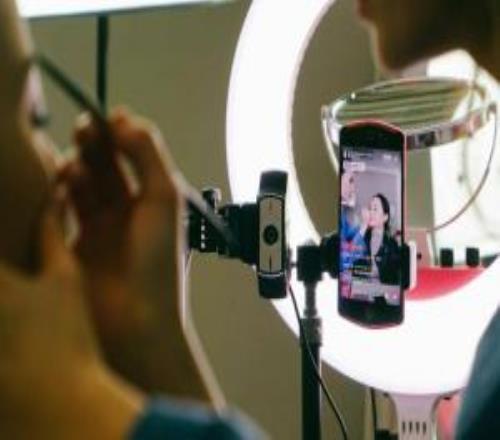 官方發(fā)布加強(qiáng)網(wǎng)絡(luò)直播打賞規(guī)范管理通知:網(wǎng)絡(luò)直播打賞不得向8歲以下兒童開放!