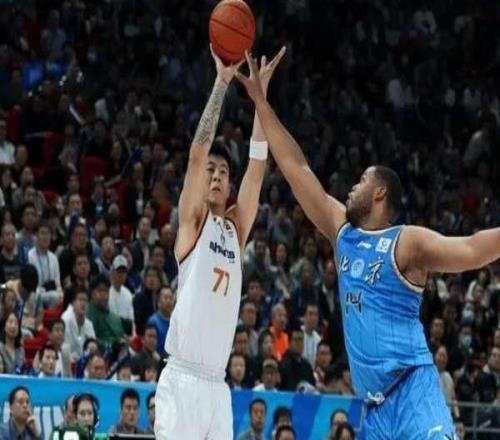 33歲老嗎京滬戰砍24分17籃板，搶9個前場板，完爆本土第一中鋒