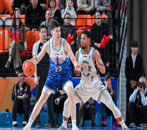 季后賽徹底沒戲了！新疆男籃王牌前鋒遭遇跖骨骨折，提前賽季報銷