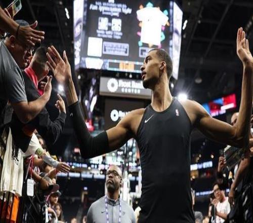 文班談季后賽：期待高強度比賽淘汰賽總能揭示許多東西