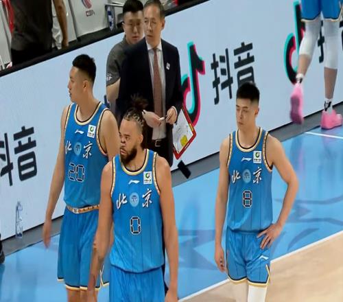 CBA瘋狂一夜：上海戰(zhàn)勝北京奪19連勝，廣廈又輸廣東，排名變亂了