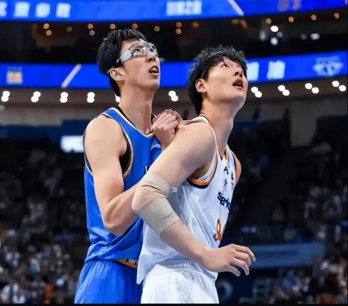 轟24+17!打爆三冠外援中鋒,媒體人:支持他重進國家隊發揮余熱