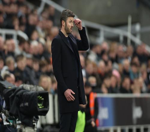 卡里克又在為裁判的錯(cuò)誤哭泣,似乎忘了踢球才是關(guān)鍵_英超直播