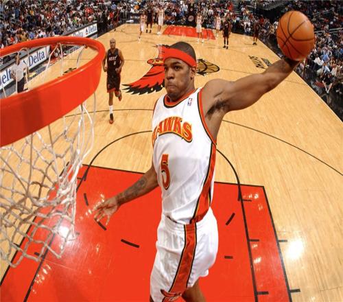 他高中與詹姆斯齊名，本可成初代字母哥，奈何生不逢時