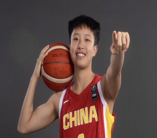 驚喜，冉珂嘉成為首位被WNBA選秀選中的中國后衛(wèi)