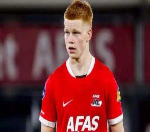 世體：皇薩和英超都密切關(guān)注斯密特，轉(zhuǎn)會(huì)費(fèi)可能超5000萬(wàn)歐