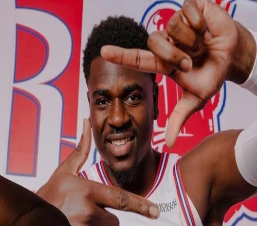 遭烏度卡棄用，斯通卻當(dāng)寶火箭隊(duì)電風(fēng)扇去留不定！或再試1年