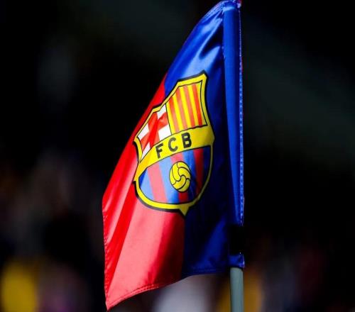 巴薩16歲中場悄悄簽職業合同，拉瑪西亞又藏了個"哈維模板"