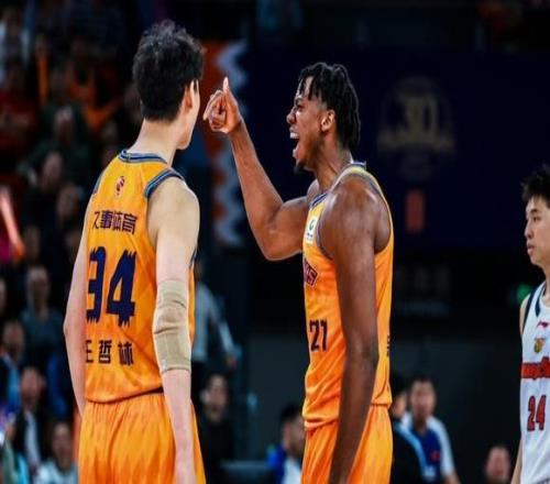 上海男籃沖擊20連勝！盧偉拒絕爆冷，懷特塞德回歸，央視直播